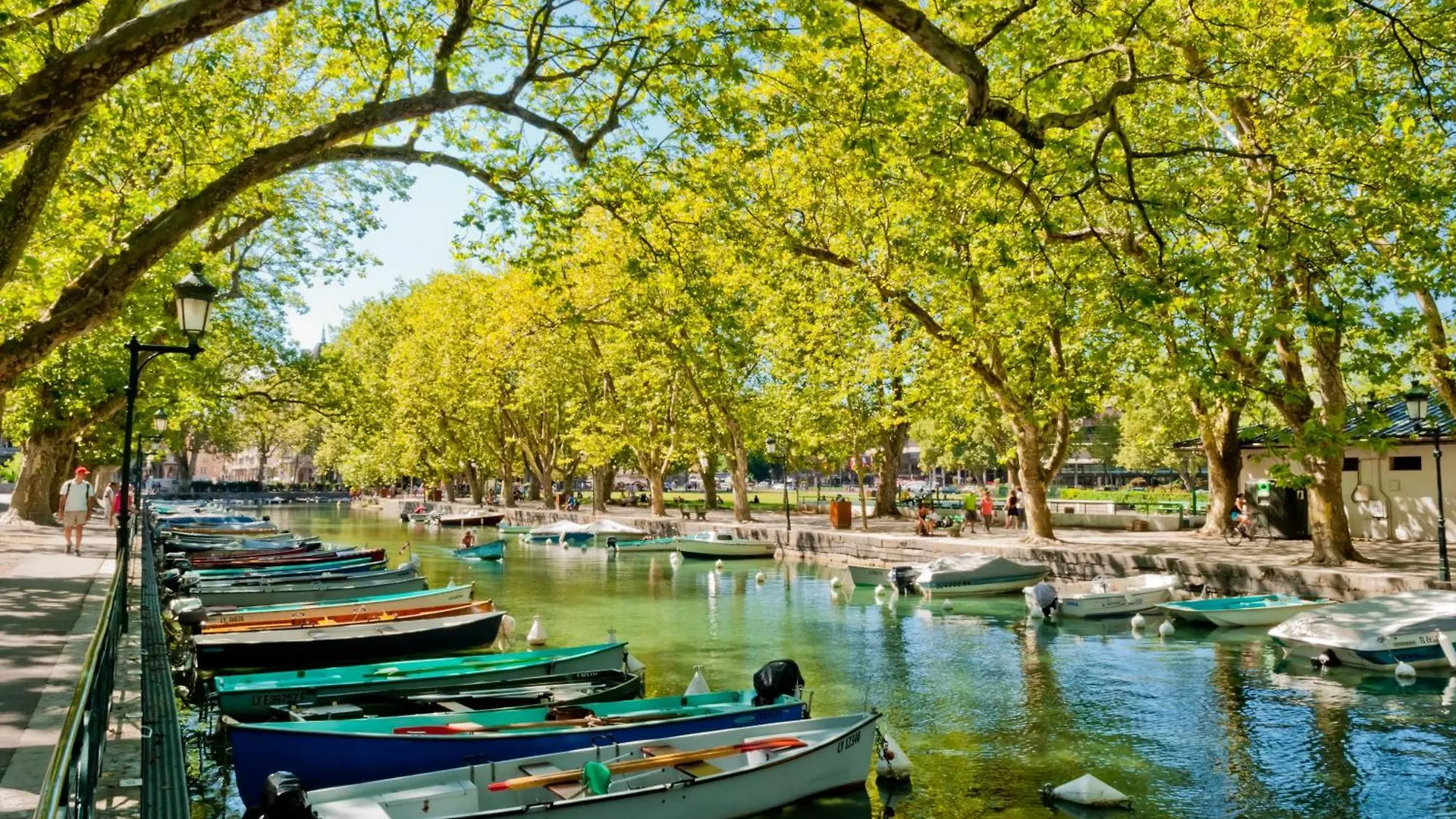 Joli 2 Pieces A 10 Min A Pied Du Lac Avec Parking Prive Annecy 0*,  France